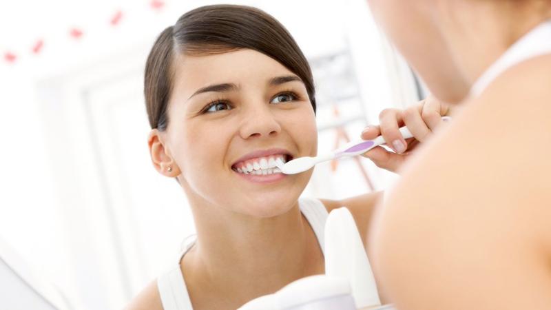 Пять простых действий, которые сохранят здоровые зубы