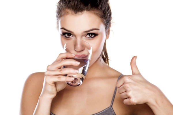 Полезна ли питьевая вода на голодный желудок