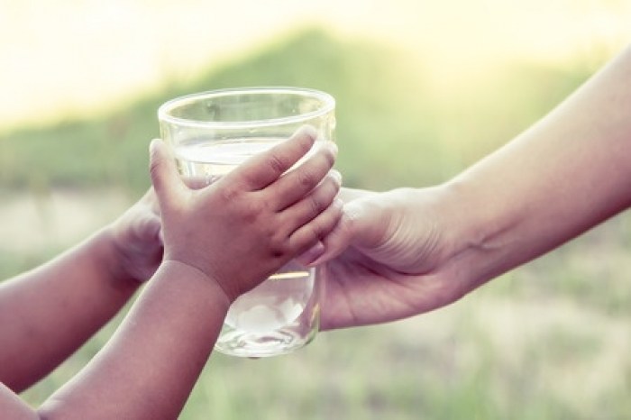 Нужна и полезна ли вода для младенца