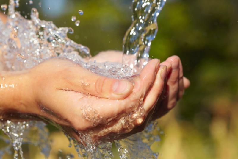 Вода — источник жизни для человека