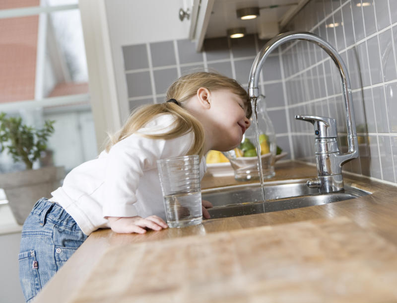 Можно ли детям пить водопроводную воду
