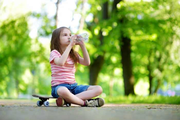 Какую воду полезно пить детям