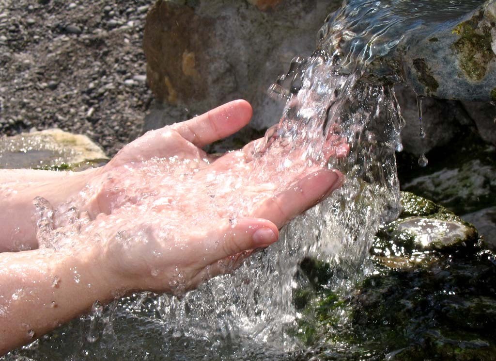 Доставка воды на дом: получите ваш личный источник